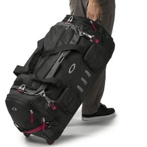 Oakley hot tub rolling duffle